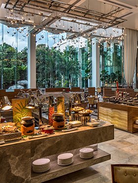 Diamond Hotel - Corniche - 5 Star Hotels In Manila