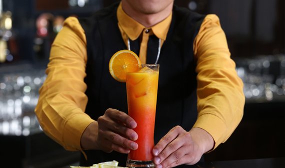 Diamond Hotel - Bar 27  - Resort In Manila Area